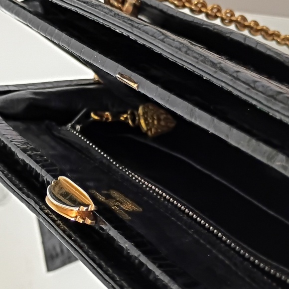Vintage Gucci Black Crocodile-Embossed Bag with Gold Chain Flawed - Picture 16 of 16